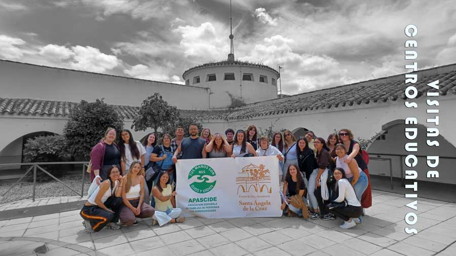 Centros Educativos visitan el Centro Santa Ángela